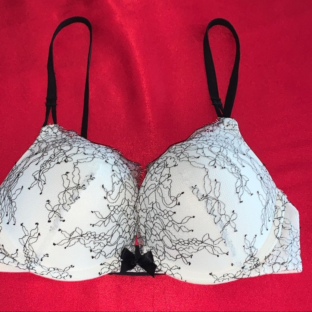 Victoria Secret Bombshell Lace Plunge Push Up Bra - Picture 8 of 11